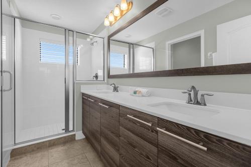a bathroom with a sink and a shower at Near Disney and Legoland Spacious Poolside Oasis! in Haines City