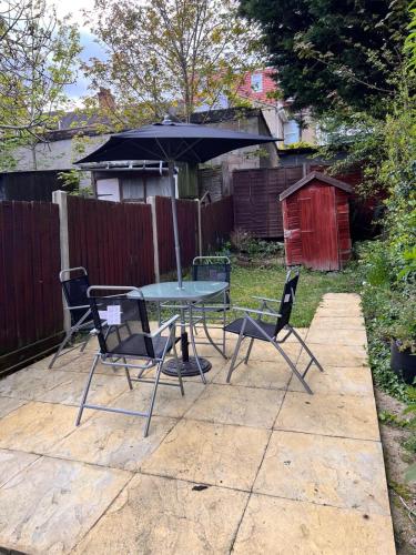 Zahrada ubytování Visit Luton With This 2 BR Rental - Sleeps 6
