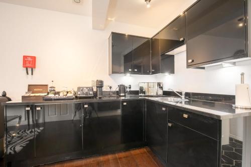 Dapur atau dapur kecil di Strozzi Palace Suites by Mansley