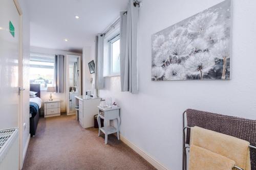 a room with a bedroom with a bed and a window at Holcombe Guest House in Barnetby le Wold