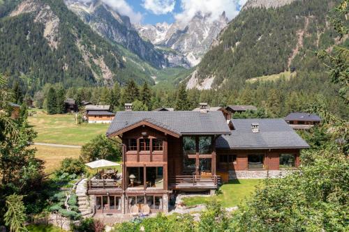 a house in the middle of a valley with mountains at Chalet Cinq Moutons in Orsières