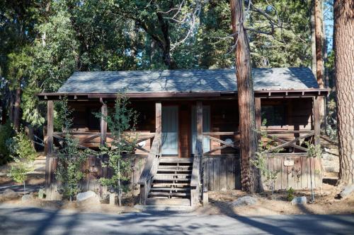 a small cabin in the middle of the woods at Evergreen Lodge at Yosemite in Groveland