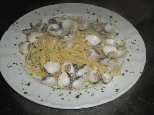 a plate of pasta with oysters and mushrooms at Hotel San Marino in Laglio