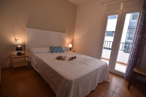 Postel nebo postele na pokoji v ubytování RNET - MTA Apartaments A1