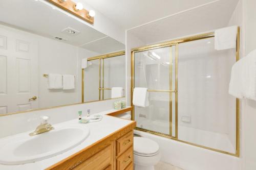 a bathroom with a sink and a shower and a toilet at Bear golf inn #1218 in Big Bear Lake