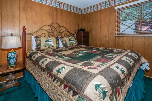 a bedroom with a bed and a lamp and a window at Avalon hide out #1336 in Big Bear Lake