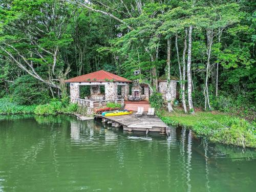 a house on a dock in the middle of a river at Hacienda La Perezosa en Cerro Azul in Cerro Azul