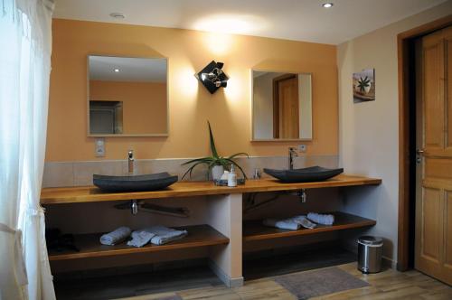 Kúpeľňa v ubytovaní Escale en Charolais Brionnais