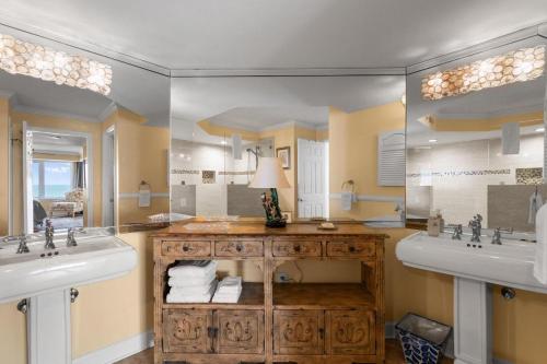 a bathroom with two sinks and a large mirror at Coastal Paradise Getaway 3BR Condo Ocean View in Pawleys Island