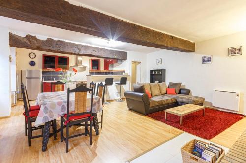 a living room with a couch and a table at Spacieux appartement au cœur de Dinan in Dinan