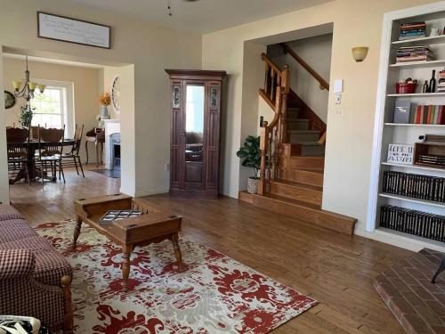 Χώρος καθιστικού στο The Buffalo Suite @ The Historic Kanab Inn