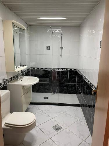 F&A City Center tesisinde bir banyo