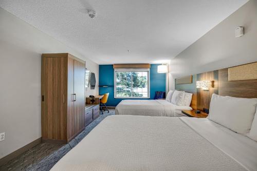a hotel room with two beds and a window at Holiday Inn Express Hotel & Suites Portland - Jantzen Beach, an IHG Hotel in Portland