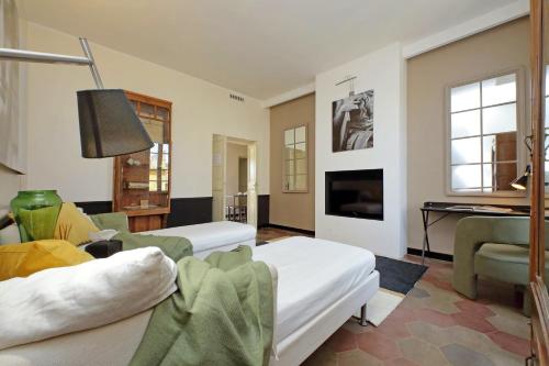 Michelangelo Charmsuite