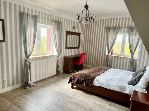 Giường trong phòng chung tại Słupsk forest PREMIUM PANORAMIC APARTAMENT M8 - Kaszubska street 18 - Wifi Netflix Smart TV50 - up to 4 people full - pleasure quality stay
