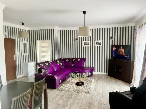 LAS SŁUPSKI PREMIUM PANORAMIC APARTAMENT NR8 Wifi Netflix Smart TV55 pełna kuchnia sypialnia salon kąpielowy dwuosobowa wanna TV w łazience