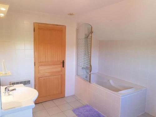 Bilik mandi di Gîte de France Au geai des chênes 3 épis - Gîte de France 6 personnes MAE-8894