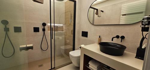 a bathroom with a shower and a toilet and a sink at Guesthouse Bonheure in Bruges