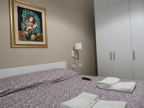 Palazzo Buscema - Appartamenti & Residence tesisinde bir odada yatak veya yataklar