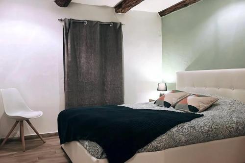 Voodi või voodid majutusasutuse Appartement d'une chambre avec piscine partagee jardin clos et wifi a Pompignan toas