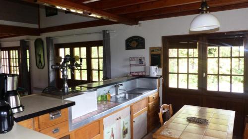 a kitchen with a sink and a counter top at Gîte de France Le puy de diane (le dignou) 3 épis - Gîte de France 5 personnes MAE-5574 in Jouix