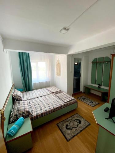 a small bedroom with a bed in a room at VILA SIXTY-NINE in Eforie Sud