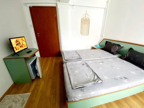 Un pat sau paturi într-o cameră la VILA SIXTY-NINE