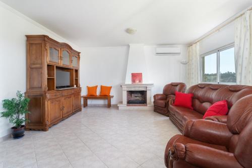 BnB Homes Large fully equipped Apartment with 2 bedrooms, swimming pool & patio