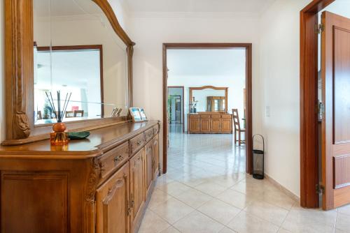 BnB Homes Large fully equipped Apartment with 2 bedrooms, swimming pool & patio