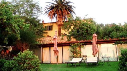 Κήπος έξω από το B&B Villa Panicucci