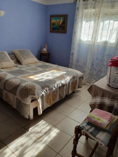 Posteľ alebo postele v izbe v ubytovaní Appartement T2 bas de villa avec jardinet au calme proche mer