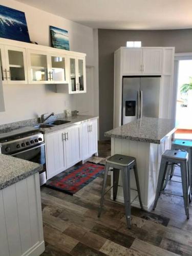 Η κουζίνα ή μικρή κουζίνα στο 15C New Top Floor 2BR 2BA with Spectacular Views