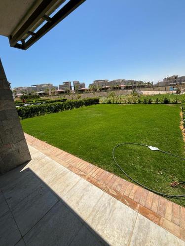 a large yard with a hose on the grass at Ain Bay Sokhna in Suez