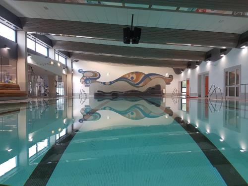 Bazén v ubytování Hotel Stadt Daun nebo v jeho okolí