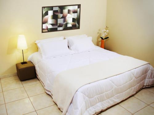 מיטה או מיטות בחדר ב-Residence Barueri
