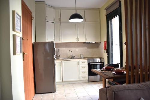 TheAretsouPlace Elegance, 200m from the Sea, Parking, 1G WiFi, Netflix, Cosmote TV