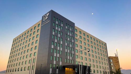 a tall white building with a lot of windows at Hotel Diego de Almagro Pudahuel Aeropuerto in Santiago