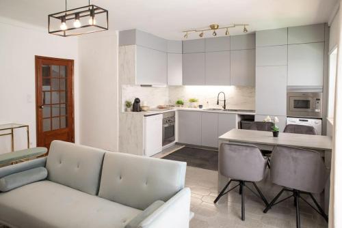 Η κουζίνα ή μικρή κουζίνα στο Aroeira Turquoise Home