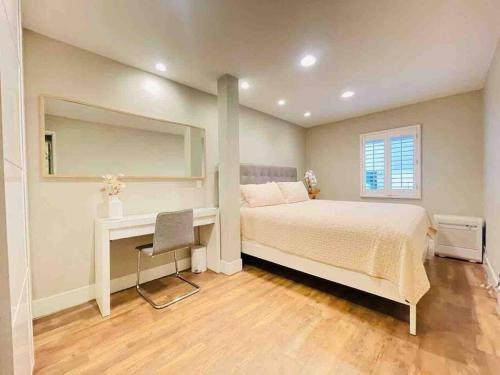 a bedroom with a bed and a desk in it at Modern 1 Bed Famous Venice 10B in Los Angeles