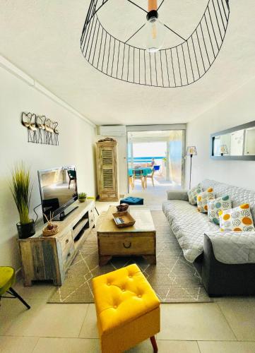 Résidence la Corniche appartement rénové de 66m2 pleine vue mer!