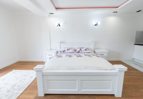 a white bed in a white bedroom with a white wall at Ema Apartments in Plav
