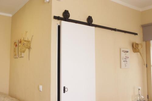 a room with a door with birds on the wall at Villa Saudade, casa entre encinas in El Castillo de las Guardas