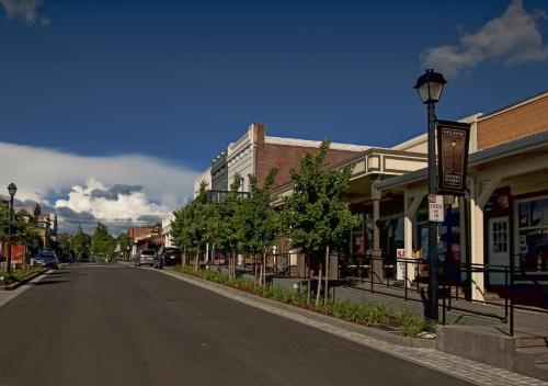 an empty street in a small town with buildings at Folsom Old Town Escape in Folsom