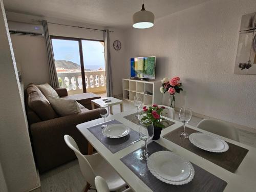 Гостиная зона в Los Cristianos Heated Pool Sea View AC