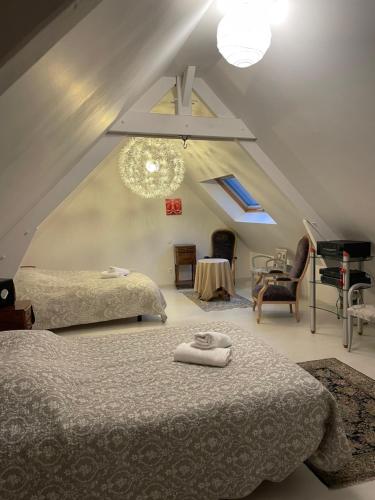 Postel nebo postele na pokoji v ubytování Les Jardins d Isaac rue de la Musardière