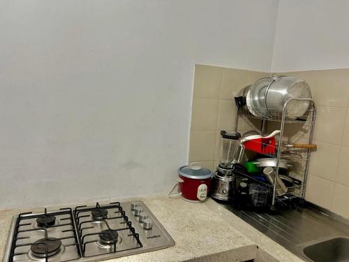 a kitchen counter with a stove top in a kitchen at Apartamentosla23 in Valledupar