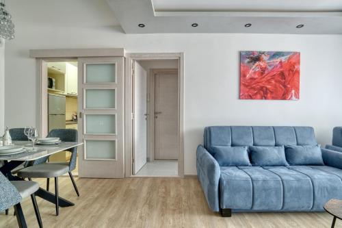 Χώρος καθιστικού στο COMFORT APARTMENT NEAR THE BEACH