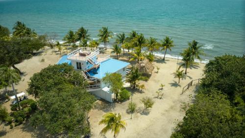 Private Oceanfront 4-Bed Villa wPool on Huge Lot
