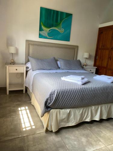 Een bed of bedden in een kamer bij Sierras Chicas Casa de Campo