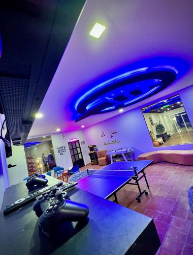 Telewizja i/lub zestaw kina domowego w obiekcie HOTEL TESORO BEACH